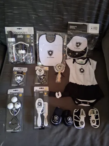 Kit para bebê do botafogo.
