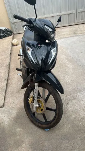 Moto I/JINCHENG AVELLOZ AZ125