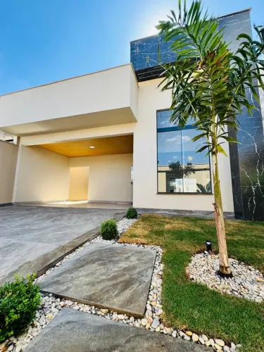 Linda Casa no Porcelanato, Fachada Moderna, Jardim Com Iluminação... Confira...