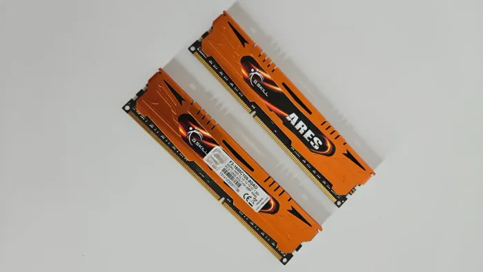 Memória RAM G.SKILL Ares 16GB (2x8GB) DDR3 1600MHz