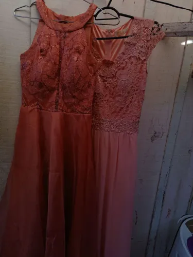 Vestidos de festa ótimo estado   tamanho  Gentrega  no centro de Curitiba.  50 reais cada