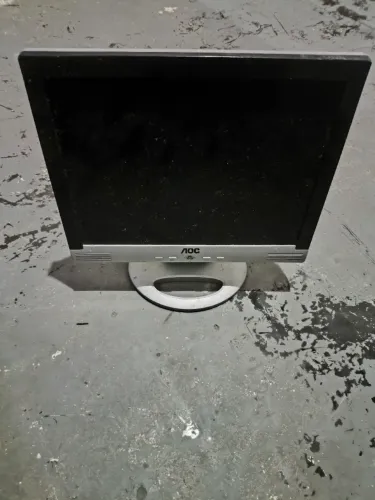 AOC LM522 de 15 polegadas com tela LCD.