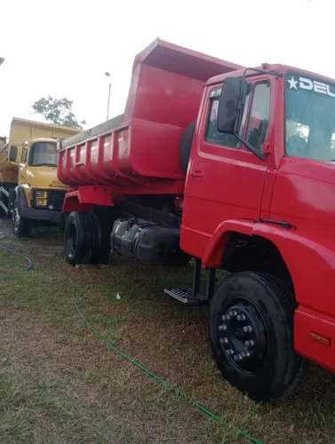 Vende-se dois caminhões basculantes Mercedes Bens