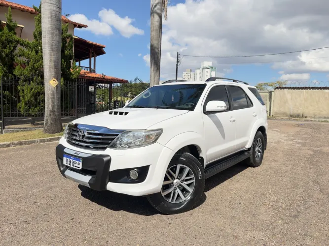 Toyota Hilux SW4 SRV D4-d 4X4 3.0 TDI Dies. AUT 2012