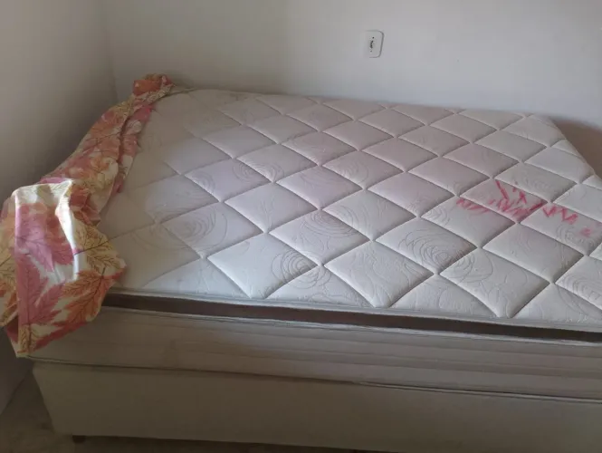 Vende se cama de casal box