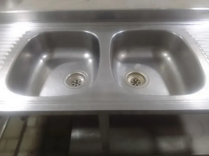 Bancada Cuba Dupla Inox Espaco Projetado abaixo com Prateleira Lixeira 1,60mx0,55cmx0,90cm