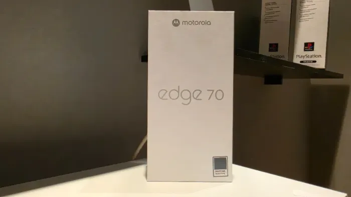 Smartphone Motorola Edge 70 5G - 256GB 24GB (8GB RAM + 16GB RAM Boost)