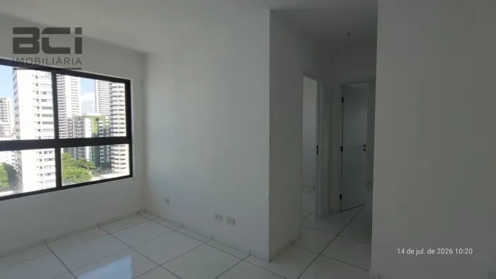 ALUGA-SE apartamento 2 quartos, 1 súite + Lavabo, vaga de garagem, com armários