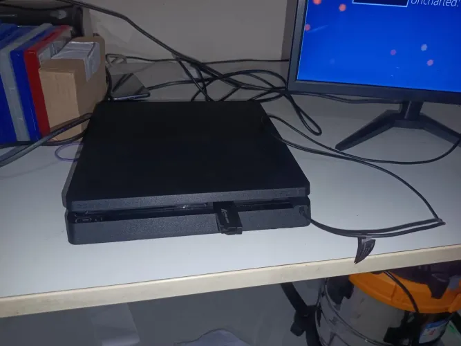Ps4 slim 1 TB 