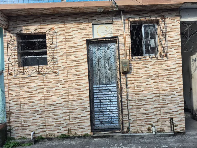CURICICA kitnet 550,00 em frente ao BRT ASA BRANCA, Curicica ( Rua Rubelita 4 )