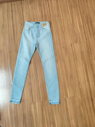Calça jeans claro 