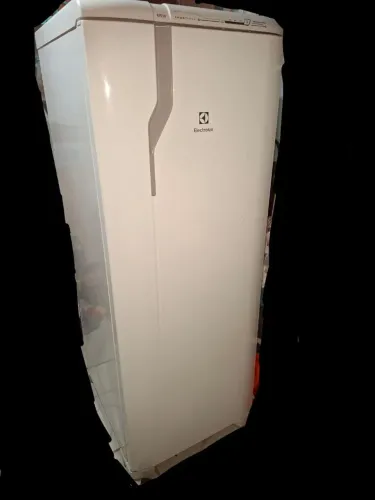 Geladeira/Refrigerador Electrolux Frost Free 323L Painel Touch RFE39 Branco Uma Porta