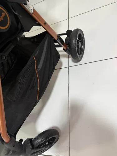 Vendo carrinho de bebê e bebê conforto.