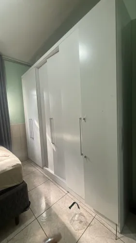 Guarda roupa 6 portas