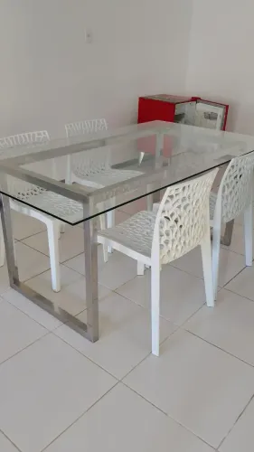Jogo de mesa com QUATRO lugares, base em INOX.