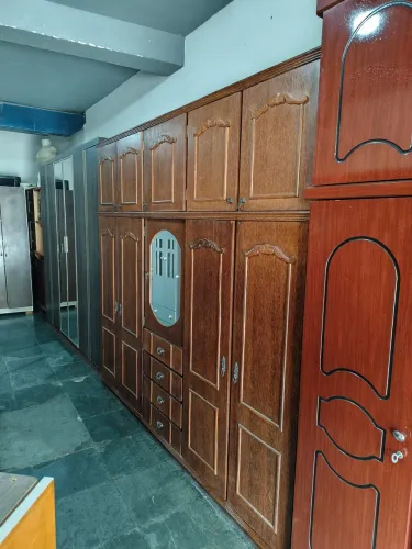 Guarda roupa de casal em sucupira