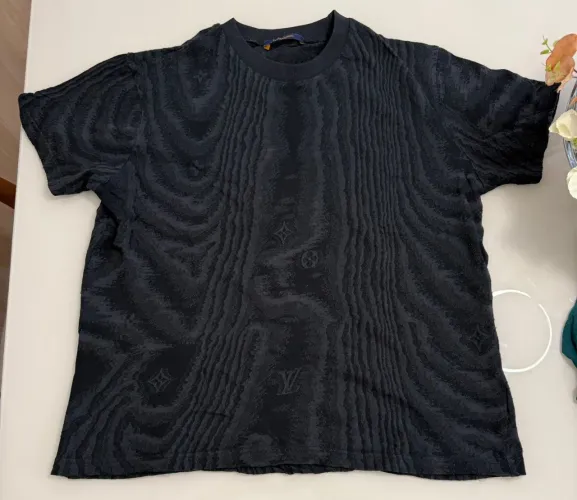 Camisa Texturizada L0uis Vu|ton L V Logo
