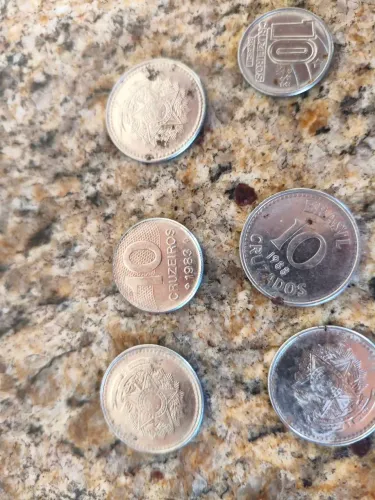 Vendo moedas antigas .