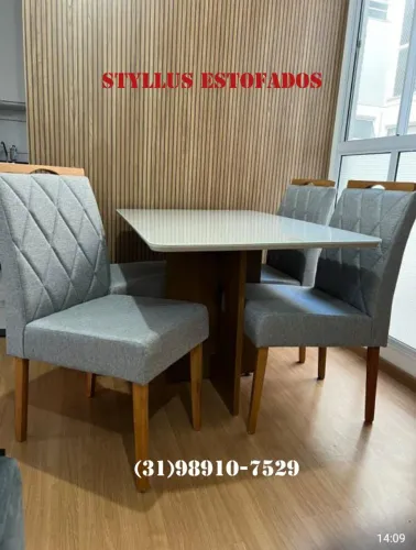 Mesa de jantar com 4 cadeiras