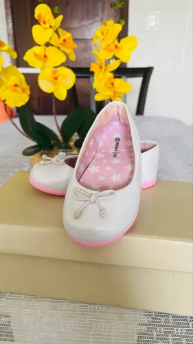 Vendo essa linda sapatilha nunca usada.