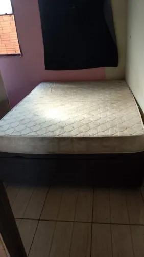 Vendo cama box baú casal com colchão