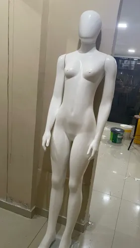 Vendo manequim de vitrine 