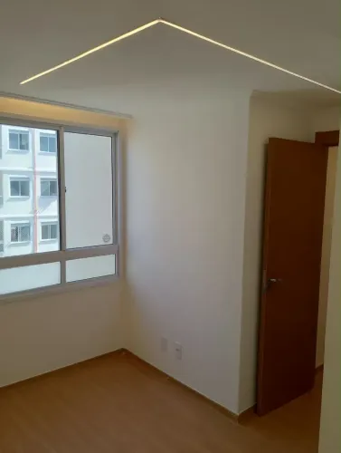Lindo apartamento para alugar em Buraquinho- 2/4 com varanda