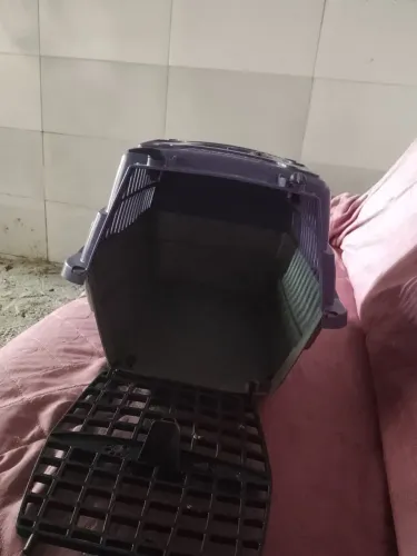 Vendo uma casinha para cachorro ou gatos 