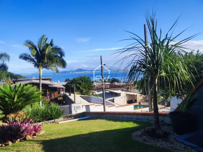 Sobrado Semi Mobiliado Próximo ao Mar em Penha, SC