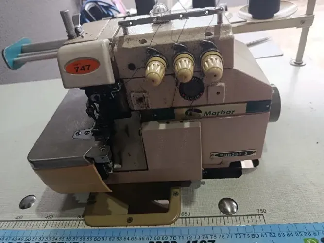 Máquina de costura Overlok