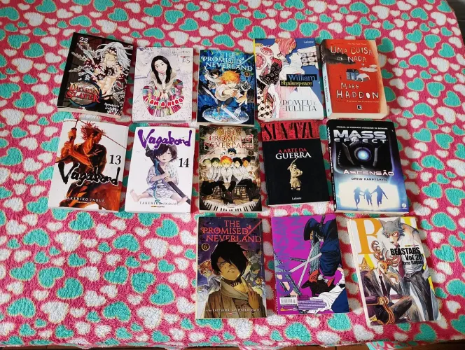 Mangás e livros $15 cada. Retirar no bairro Mangabeira.