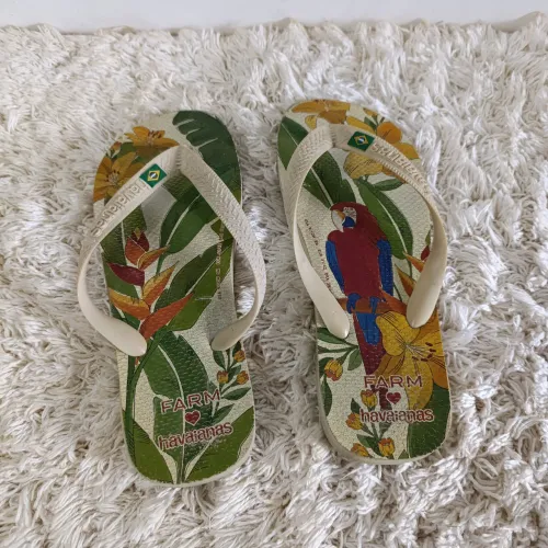 Chinelo FARM Havaianas Ararinha 39/40
