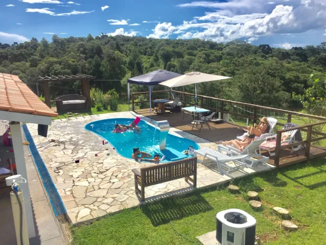 Alugo chácara com piscina 