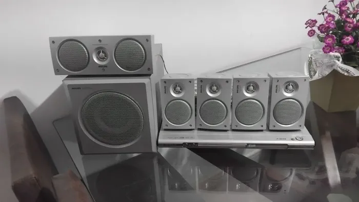 Sistema De Som Philips 5.1 (5 Caixas + Subwoofer) Com DVD Player Incluso