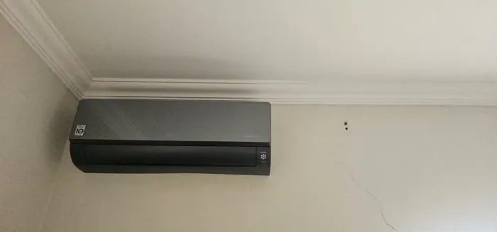 Vende se Ar Condicionador LG Semi novo. Usado algumaa vezes.