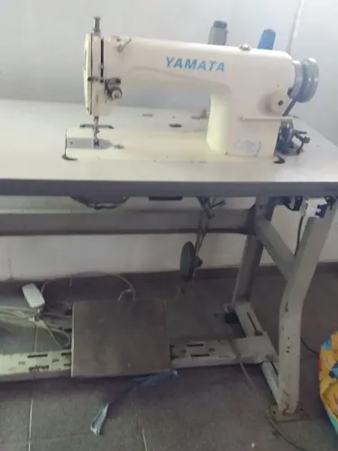 Vende-se uma máquina reta yamoto usada e funcionando perfeitamente bem! Retirada no local!