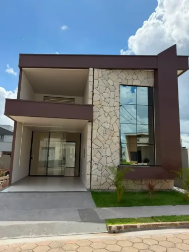 PORTO MARINA - Casa com Piscina, Churrasqueira, 3/4 sendo 1 suíte.