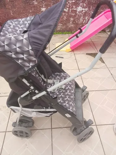 Vendo carrinho de bebê