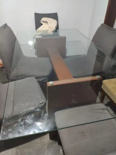Vende-se mesa