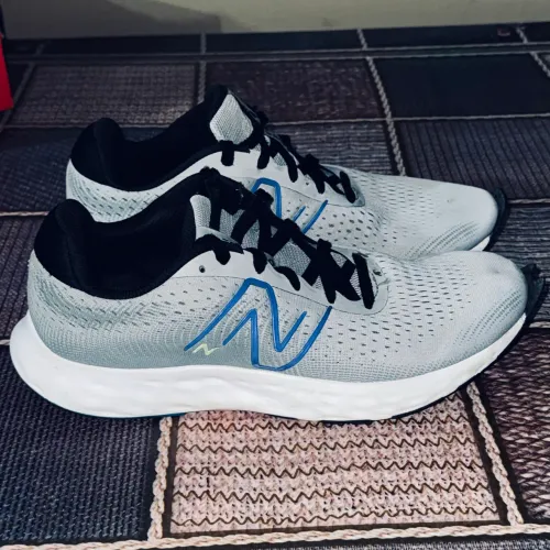 New Balance 520 V8
