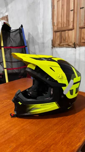 Capacete de trilha Mattos Racing Echoes