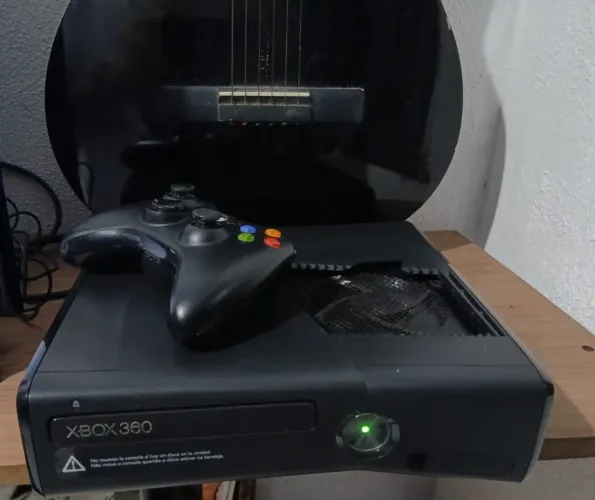 XBOX360 SLIM, DESLOQUEADO RGH, UM CONTROLE, COM 5 JOGOS, HD:500GB.