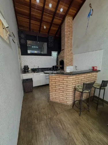 Casa à Venda no Parque do Sol em São José do Rio Preto-SP: 2 Quartos, 1 Suíte, 1 Sala, 2 B