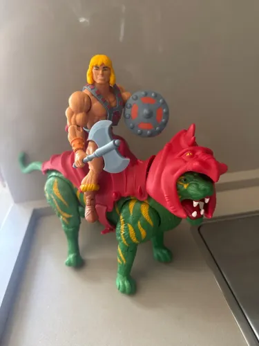 He-Man montado em seu Gato Guerreiro