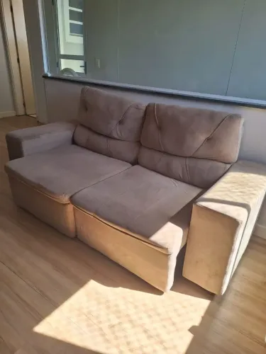 Sofá retrátil em suede