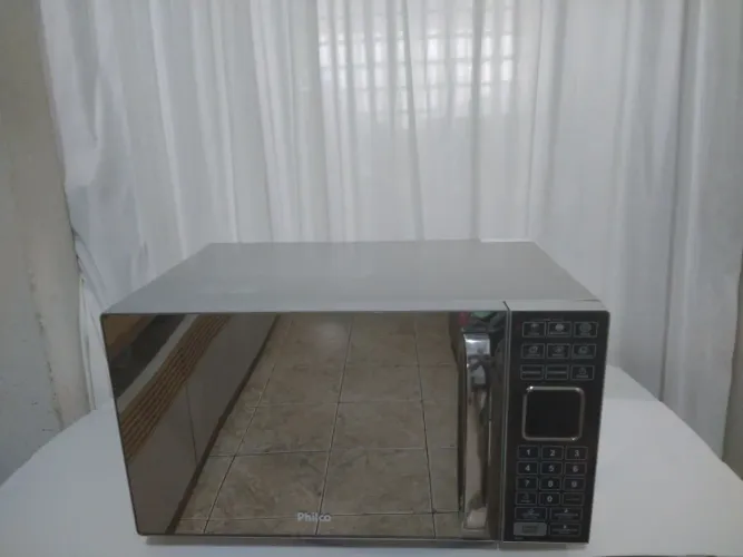 Forno microondas Philco 25 litros em bom estado