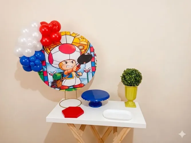 Vendo itens de mini festa na mesa