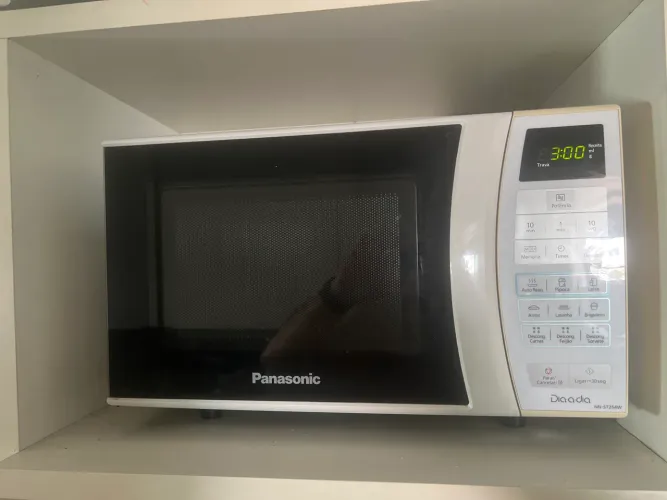Microondas impecável Panasonic 20 litros