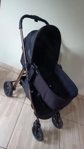 Carrinho e  Bebê Conforto c/ Base - Galzerano (Conservados)