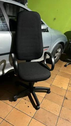 Vendemos cadeira de escritório giratória reformadas